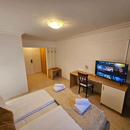 Hotel Royal Plaza Timisoara Exterior foto