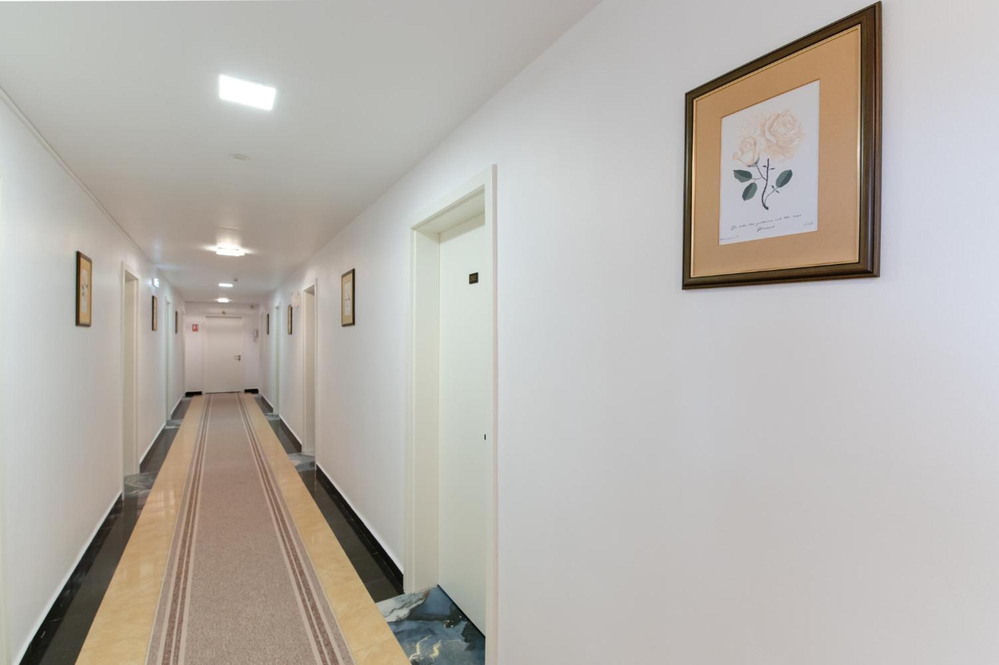 Hotel Royal Plaza Timisoara Exterior foto