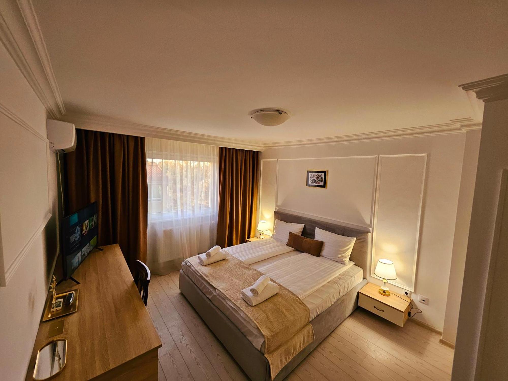 Hotel Royal Plaza Timisoara Exterior foto