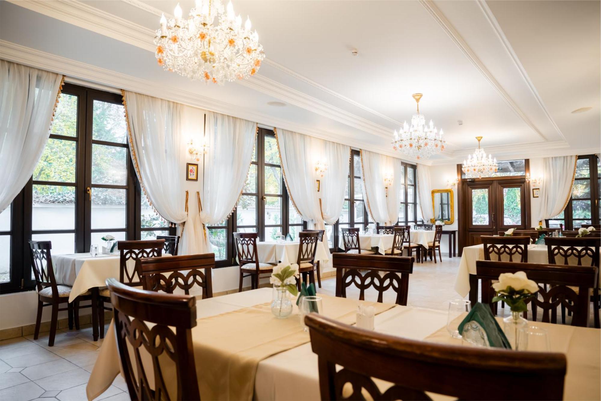 Hotel Royal Plaza Timisoara Exterior foto
