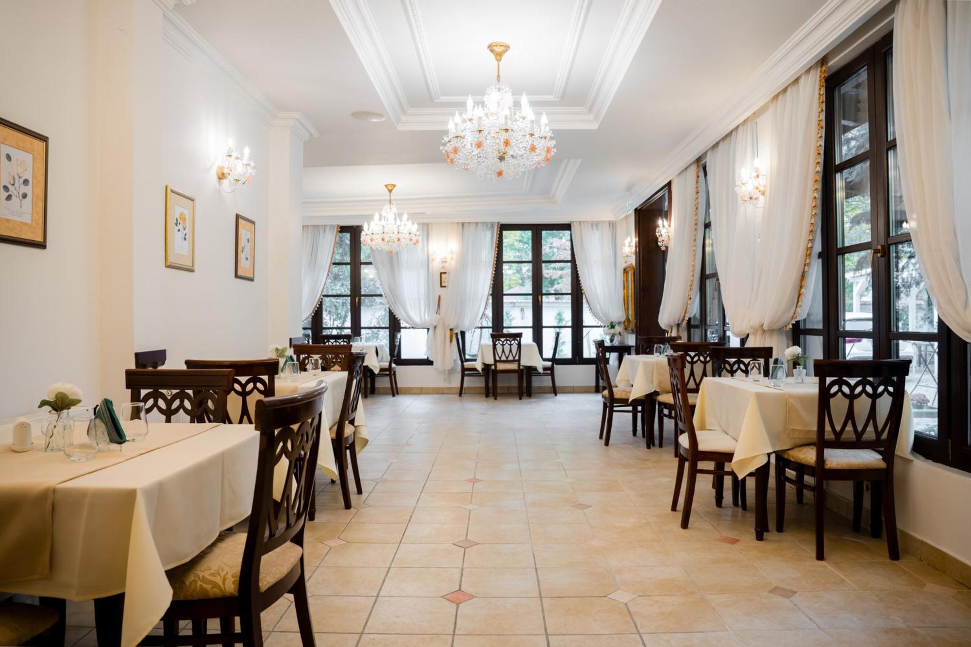 Hotel Royal Plaza Timisoara Exterior foto