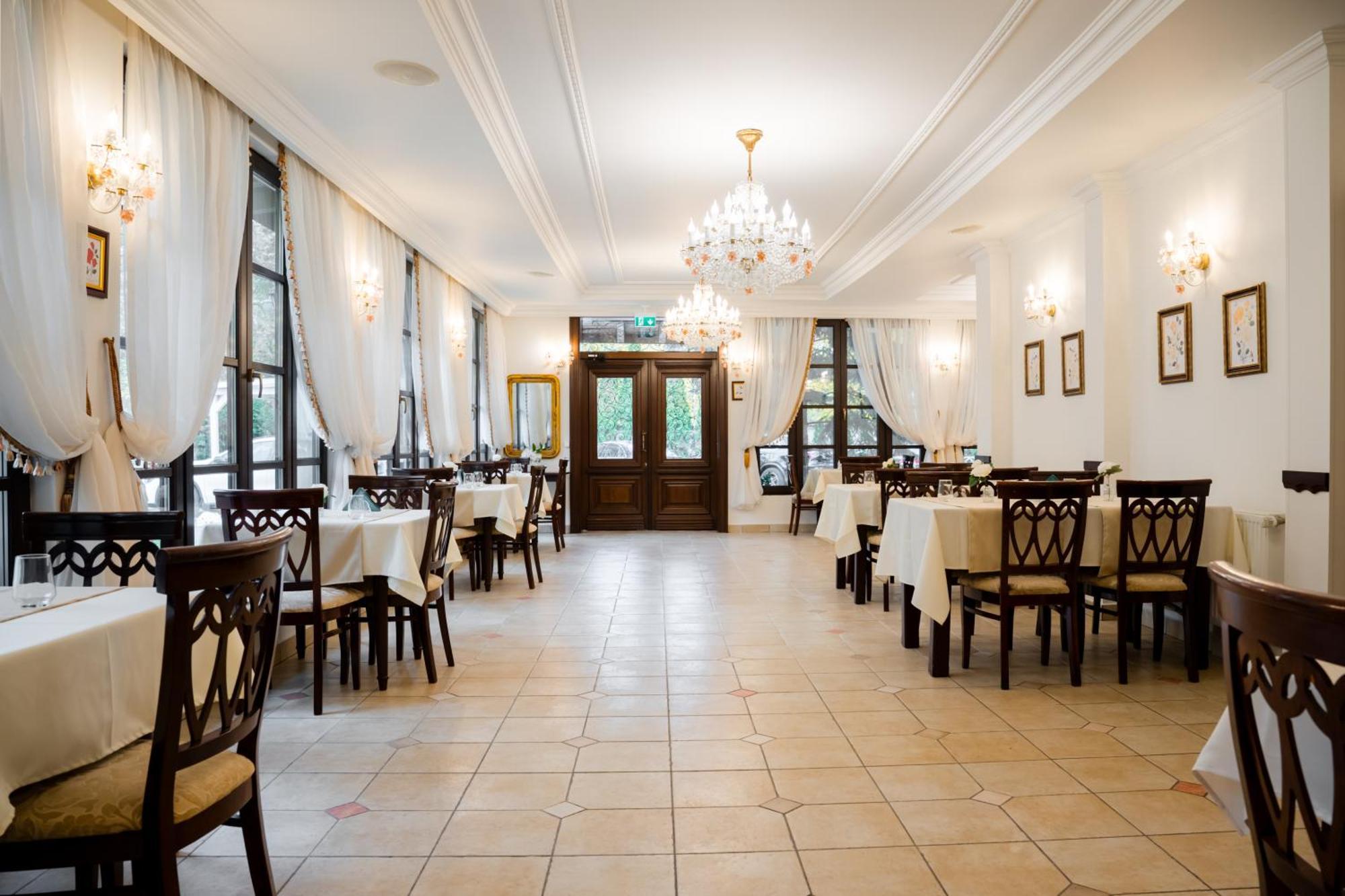 Hotel Royal Plaza Timisoara Exterior foto