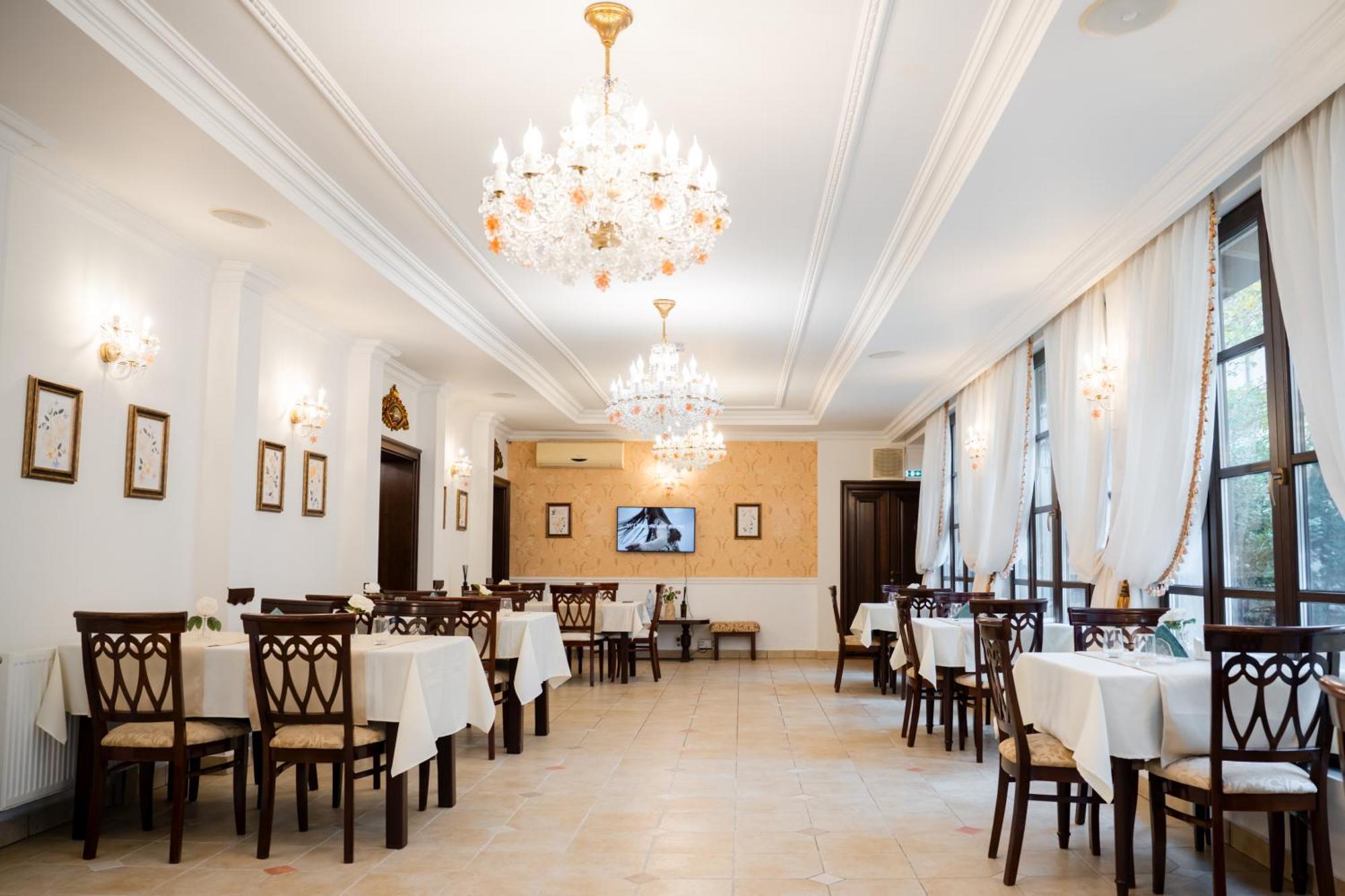 Hotel Royal Plaza Timisoara Exterior foto
