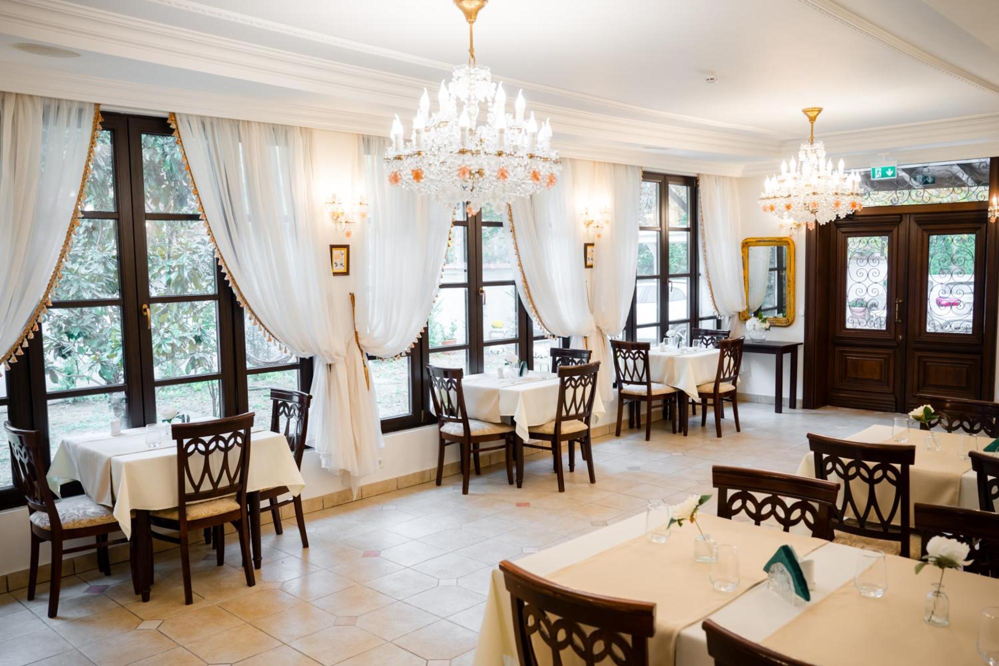 Hotel Royal Plaza Timisoara Exterior foto