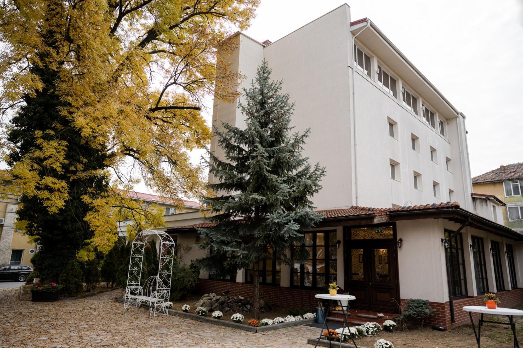Hotel Royal Plaza Timisoara Exterior foto