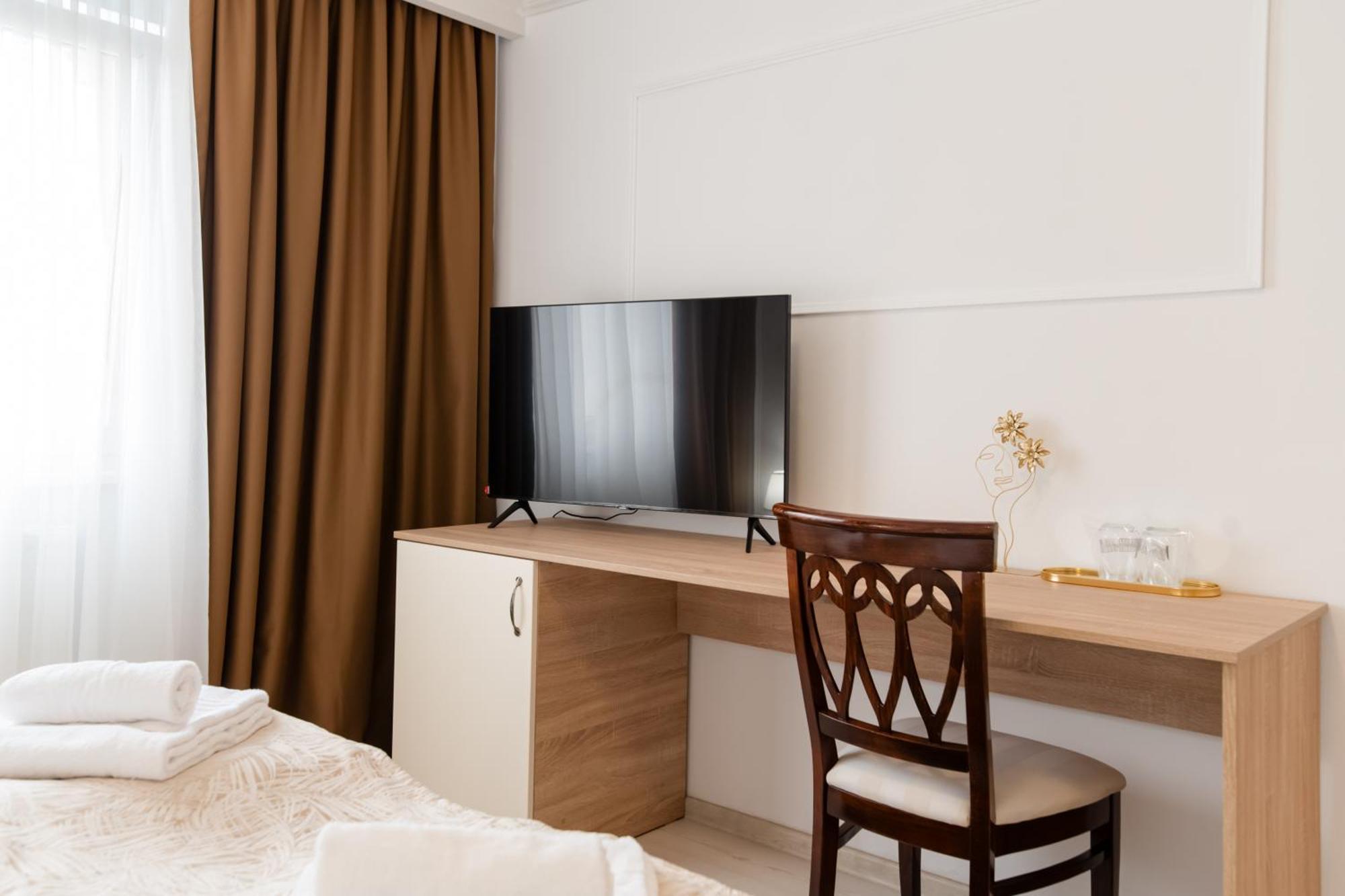 Hotel Royal Plaza Timisoara Exterior foto