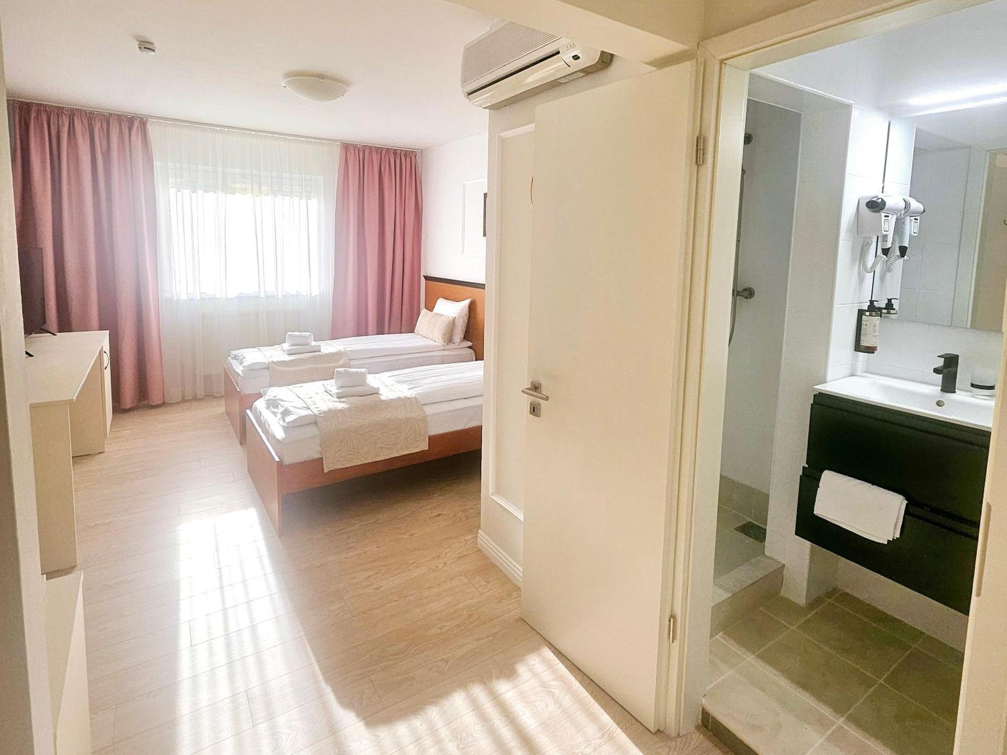 Hotel Royal Plaza Timisoara Habitación foto